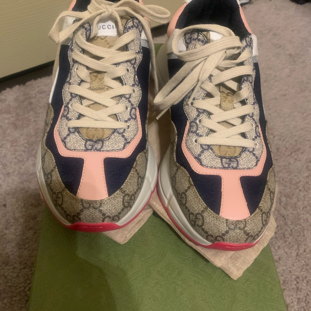 Womens Gucci Sneakers - Picture 9 of 12